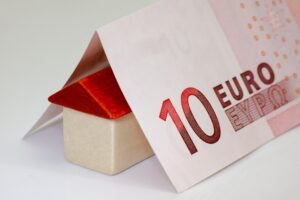 Spielhaus und Euro